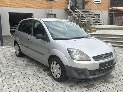 Gebraucht Ford Fiesta Ambiente 60 PS (44 kW) 2006 Grau Kleinwagen