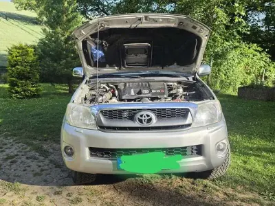 Gebraucht Toyota HiLux Life 171 PS (125 kW) 2011 Silber Pickup