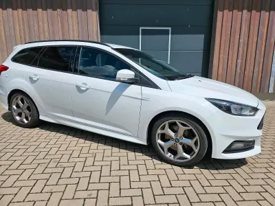 Gebraucht Ford Focus ST 252 PS (185 kW) 2016 Weiß Kombi