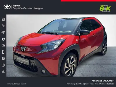 Gebraucht Toyota Aygo X Basis 72 PS (52 kW) 2024 Chili red perleffekt/ night sky black SUV