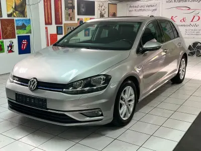 Używany VW Golf VIII Comfortline 131 KM (96 kW) 2020 Srebrny Sedan/Limuzyna
