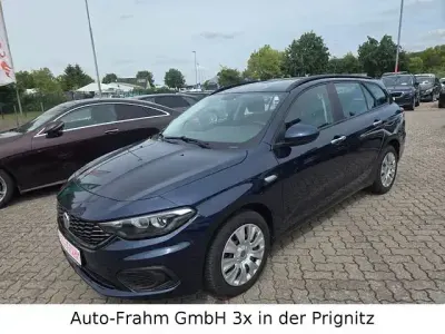 Gebraucht Fiat Tipo Easy 95 PS (69 kW) 2017 Blau Limousine