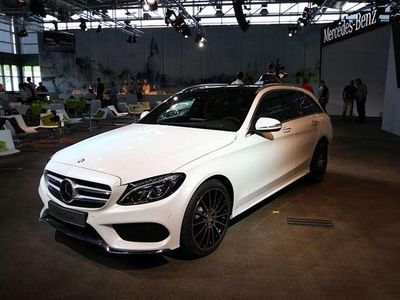 Weiß Gebraucht 2016 Mercedes 250 AMG line Kombi | 21.777 € (Etwas zu teuer)