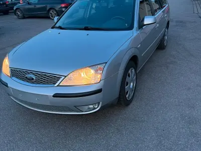 Gebraucht Ford Mondeo 120 PS (88 kW) 2006 Silber Kombi