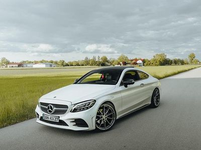 Gebraucht Mercedes C180 AMG 156 PS (114 kW) 2019 Weiß Coupé