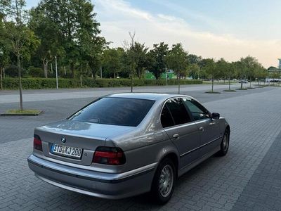 BMW 523