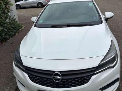 Gebraucht Opel Astra Innovation 105 PS (77 kW) 2015 Weiß Limousine
