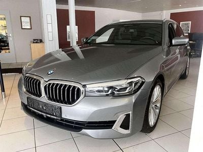 Skyscraper grau Gebraucht 2022 BMW 530 Luxury Line Kombi | 33.785 € (Guter Preis)