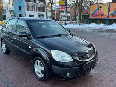 Używany Kia Rio EX 111 KM (81 kW) 2006 Czarny Sedan/Limuzyna