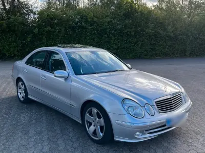 Gebraucht Mercedes E500 Avantgarde 306 PS (225 kW) 2002 Silber Limousine