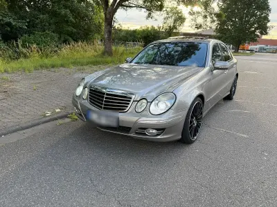 Gebraucht Mercedes E500 410 PS (301 kW) 2006 Gold Limousine