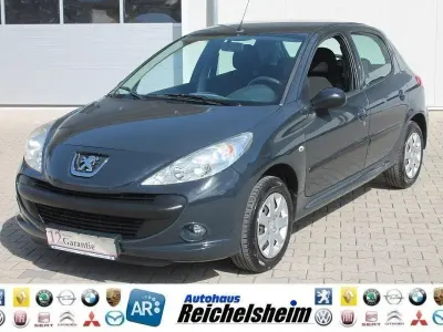 Gebraucht Peugeot 206+ 60 PS (44 kW) 2009 Grau Kleinwagen