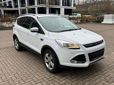 Gebraucht Ford Kuga Trend 150 PS (110 kW) 2016 Weiß SUV