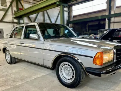 Gebraucht Mercedes 280 156 PS (114 kW) 1977 Silber Limousine