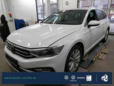 Gebraucht VW Passat Elegance 150 PS (110 kW) 2024 Gletscherweiß metallic Kombi