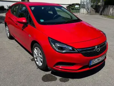 Gebraucht Opel Astra Edition 95 PS (69 kW) 2016 Rot Kombi