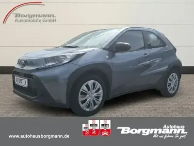 Neu Toyota Aygo X X-play 72 PS (52 kW) 2025 Grau SUV