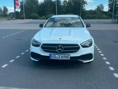 Gebraucht Mercedes E300 306 PS (225 kW) 2021 Weiß Limousine