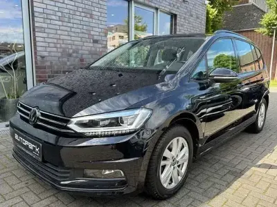Gebraucht VW Touran Comfortline 150 PS (110 kW) 2024 Schwarz Van / Kleinbus