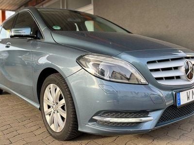 Gebraucht Mercedes B180 109 PS (80 kW) 2012 Blau Van / Kleinbus