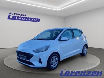 Gebraucht Hyundai i10 Select 63 PS (46 kW) 2024 Atlas white / sol (weiss) Kleinwagen