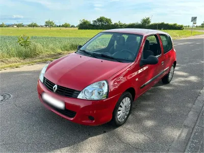 Używany Renault Clio II Campus 58 KM (42 kW) 2010 Czerwony Hatchback