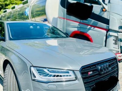 Audi S8