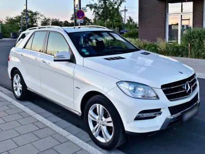 Gebraucht Mercedes ML250 204 PS (150 kW) 2011 Weiß SUV