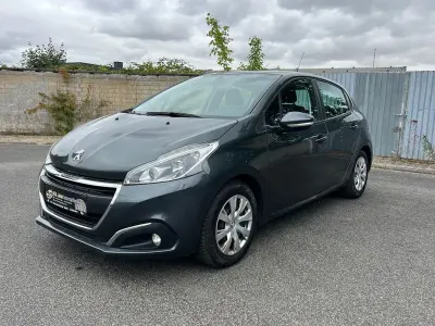 Gebraucht Peugeot 208 Active 82 PS (60 kW) 2017 Grau Kleinwagen