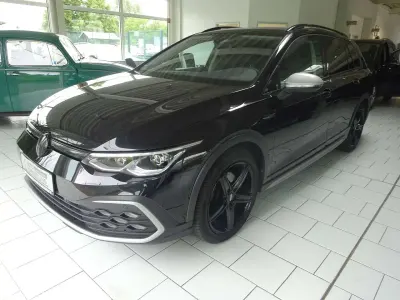 Gebraucht VW Golf Alltrack 200 PS (147 kW) 2022 Deep black perleffekt Kombi