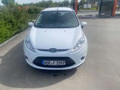 Usata Ford Fiesta Titanium 82 CV (60 kW) 2011 Bianco Berlina