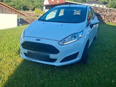 Gebraucht Ford Fiesta 80 PS (58 kW) 2016 Weiß Kleinwagen