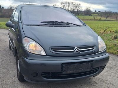 Grau Gebraucht 2002 Citroën Xsara Picasso Exclusive Van / Kleinbus | 1.299 € (Fairer Preis)