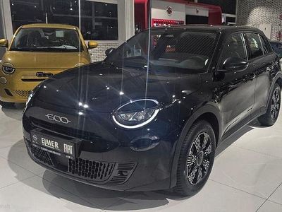Neu Fiat 600 101 PS (74 kW) 2025 Schwarz SUV