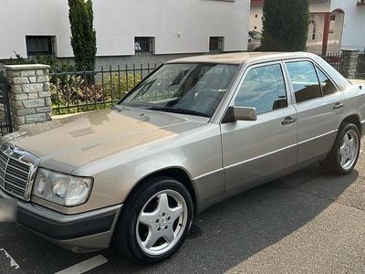 Usata Mercedes E230 132 CV (97 kW) 1990 Oro Berlina