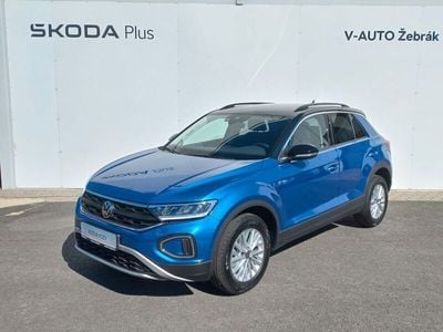 Second-hand VW T-Roc Life 150 CP (110 kW) 2022 Albastru SUV