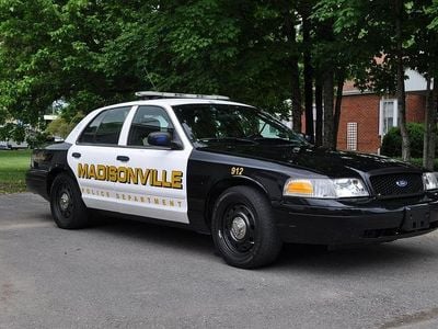 Usado Ford Crown Victoria 240 HP (176 kW) 2008 Branco Sedan