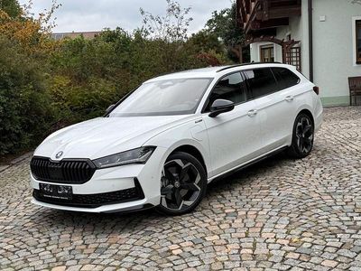 Weiß Gebraucht 2025 Skoda Superb SportLine Kombi | 46.980 € (Fairer Preis)