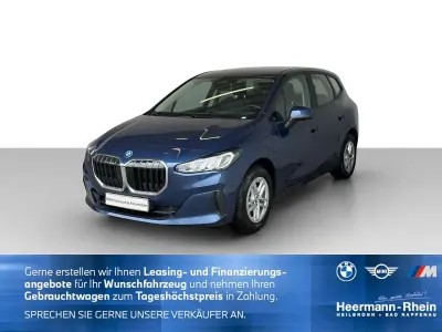 Gebraucht BMW 225 Active Tourer Sport Line 245 PS (180 kW) 2023 Blau Van / Kleinbus