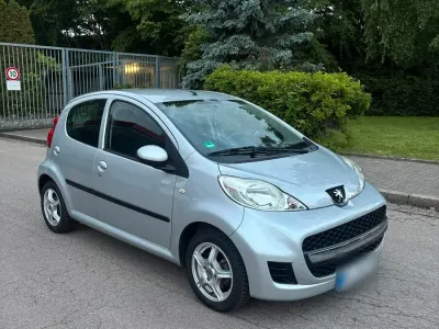 Gebraucht Peugeot 107 68 PS (50 kW) 2010 Silber Kleinwagen
