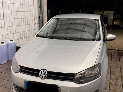 Silber Gebraucht 2013 VW Polo Trendline Limousine | 3.700 € (Fairer Preis)