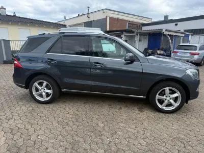 Gebraucht Mercedes ML350 258 PS (189 kW) 2013 Tenoritgrau SUV