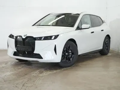 Gebraucht BMW iX 300 kW (408 PS) 2025 Weiß SUV
