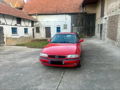 Gebraucht Opel Astra 75 PS (55 kW) 1996 Rot Limousine