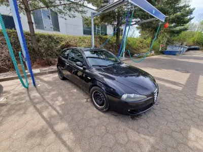 Gebraucht Alfa Romeo 147 105 PS (77 kW) 2006 Schwarz Kleinwagen