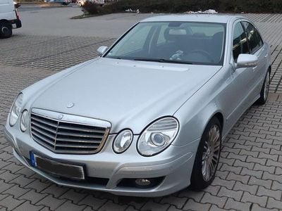 Silber Gebraucht 2007 Mercedes E200 Limousine | 8.500 € (Etwas zu teuer)