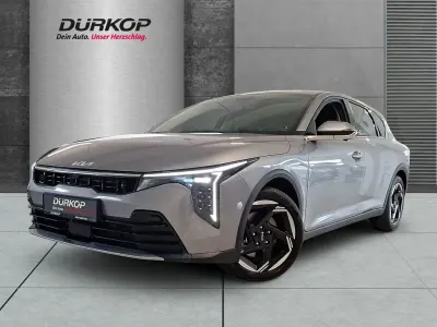 Neu Kia K4 Spirit 150 PS (110 kW) 2026 Stahlgrau metallic Limousine
