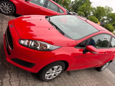 Używany Ford Fiesta 44 KM (32 kW) 2016 Czerwony Hatchback