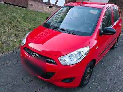 Gebraucht Hyundai i10 81 PS (59 kW) 2013 Rot Kleinwagen