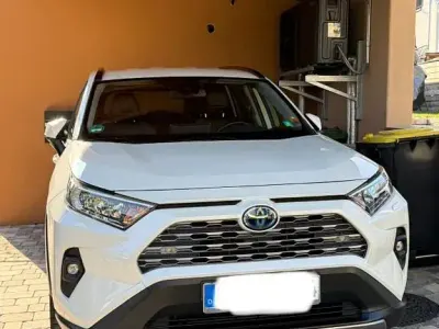 Używany Toyota RAV4 Hybrid 218 KM (160 kW) 2022 Biały SUV